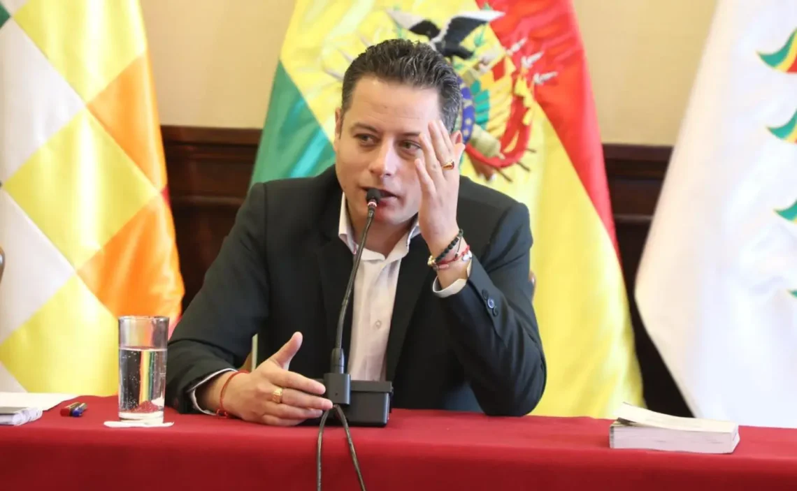 Lara denuncia nepotismo y privilegios en BoA; pide investigar a jefa nacional de Aeropuertos