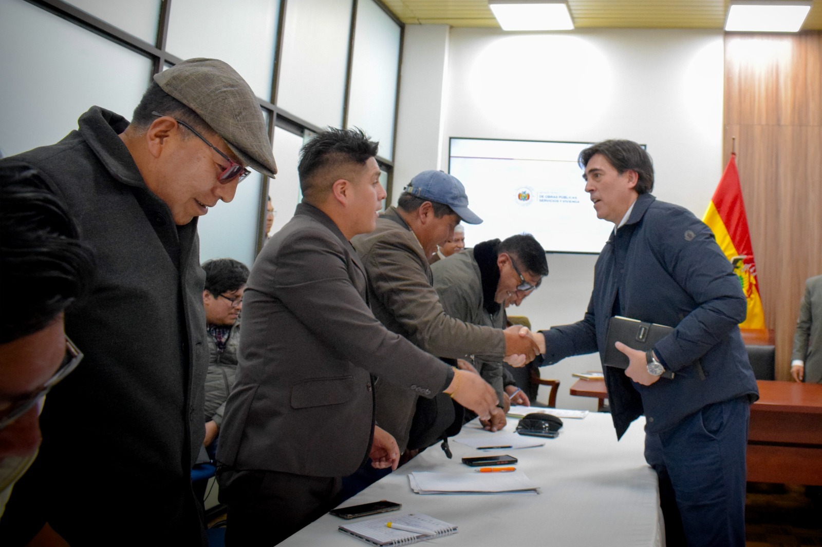 Ministro Zamora acuerda visitar distritos y reunión mensual con la Fejuve Norte de El Alto