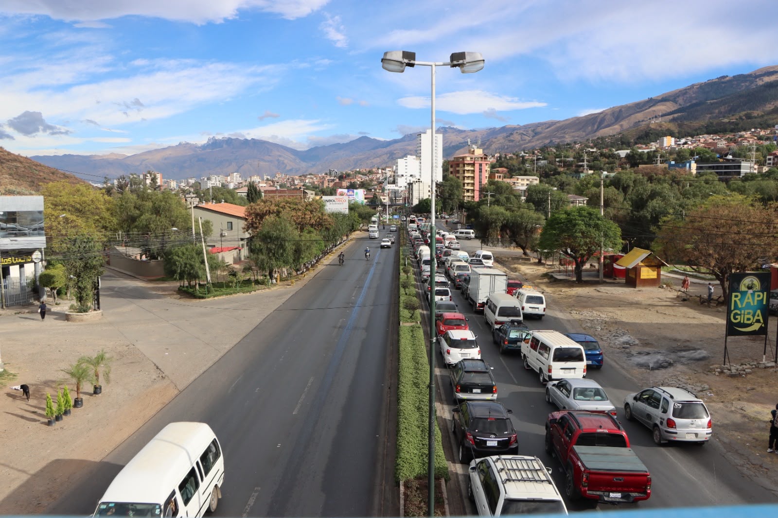 INSPECCIÓN EN CAMPO PARA DEFINIR LAS VÍAS ALTERNATIVAS DEL DISTRIBUIDOR PACATA, DE COCHABAMBA