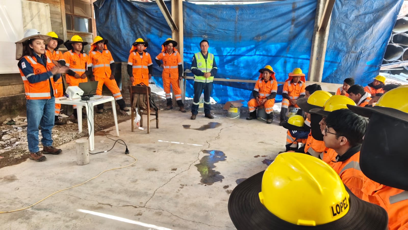 REFUERZAN LAS COMPETENCIAS DEL PERSONAL DE CONSERVACIÓN PARA OPTIMIZAR LA TRANSITABILIDAD EN LAS CARRETERAS DE COCHABAMBA