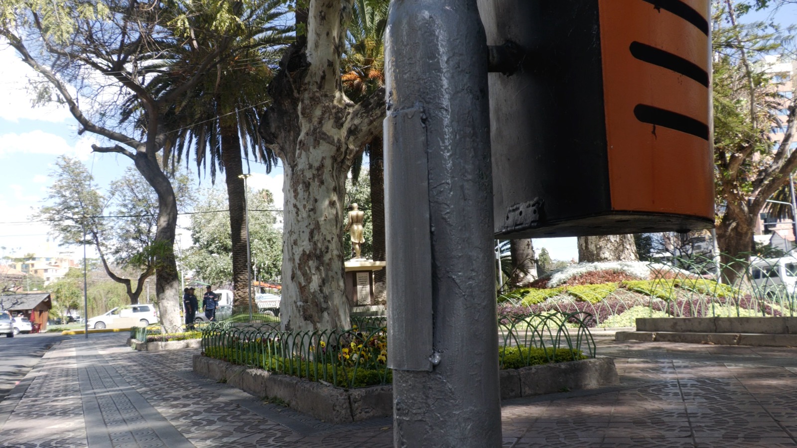 POSTES DE LUZ EN PASEO DEL PRADO YA CUENTAN CON PROTECCION