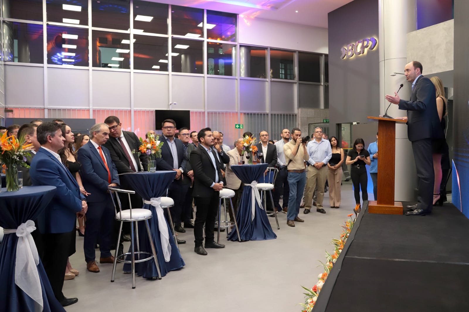 BCP RENUEVA SU OFICINA CENTRAL EN COCHABAMBA CON ESPACIOS MÁS MODERNOS Y FUNCIONALES
