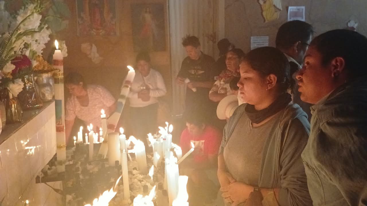 FIELES LELGAN A MOLLE MOLLE PARA PEDIR BENDICION DE VIRGEN DE GUADALUPE