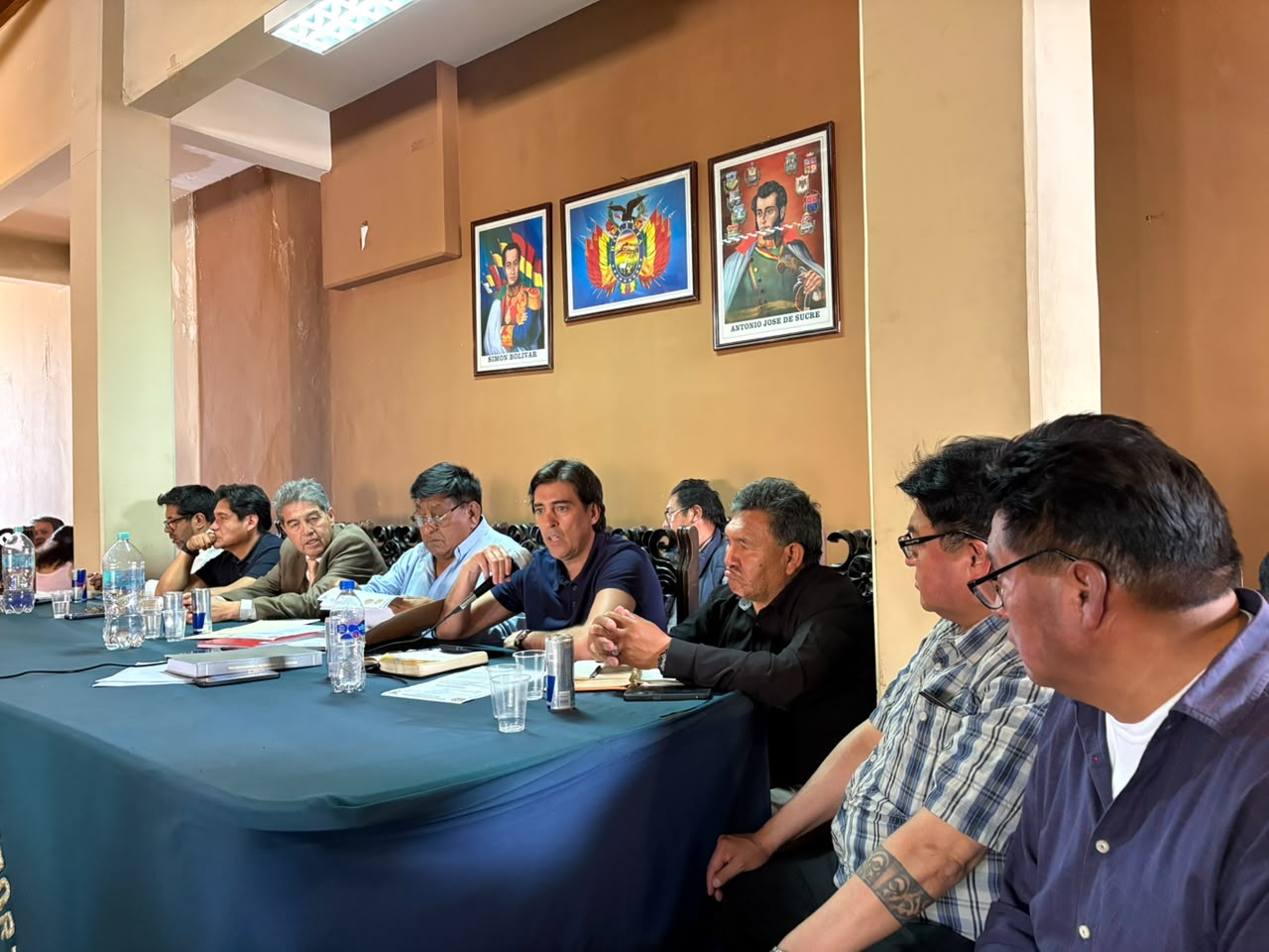 Zamora presenta al presidente Rodrigo Paz propuesta de decreto para transformar el transporte boliviano