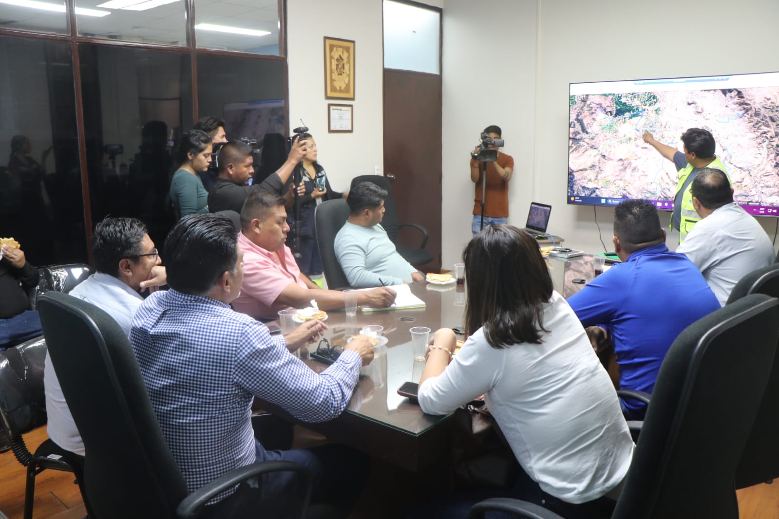 SEMAPA COORDINA ACCIONES CON CISTERNEROS PARA ESTABILIZAR EL PRECIO DEL AGUA EN TURRILES