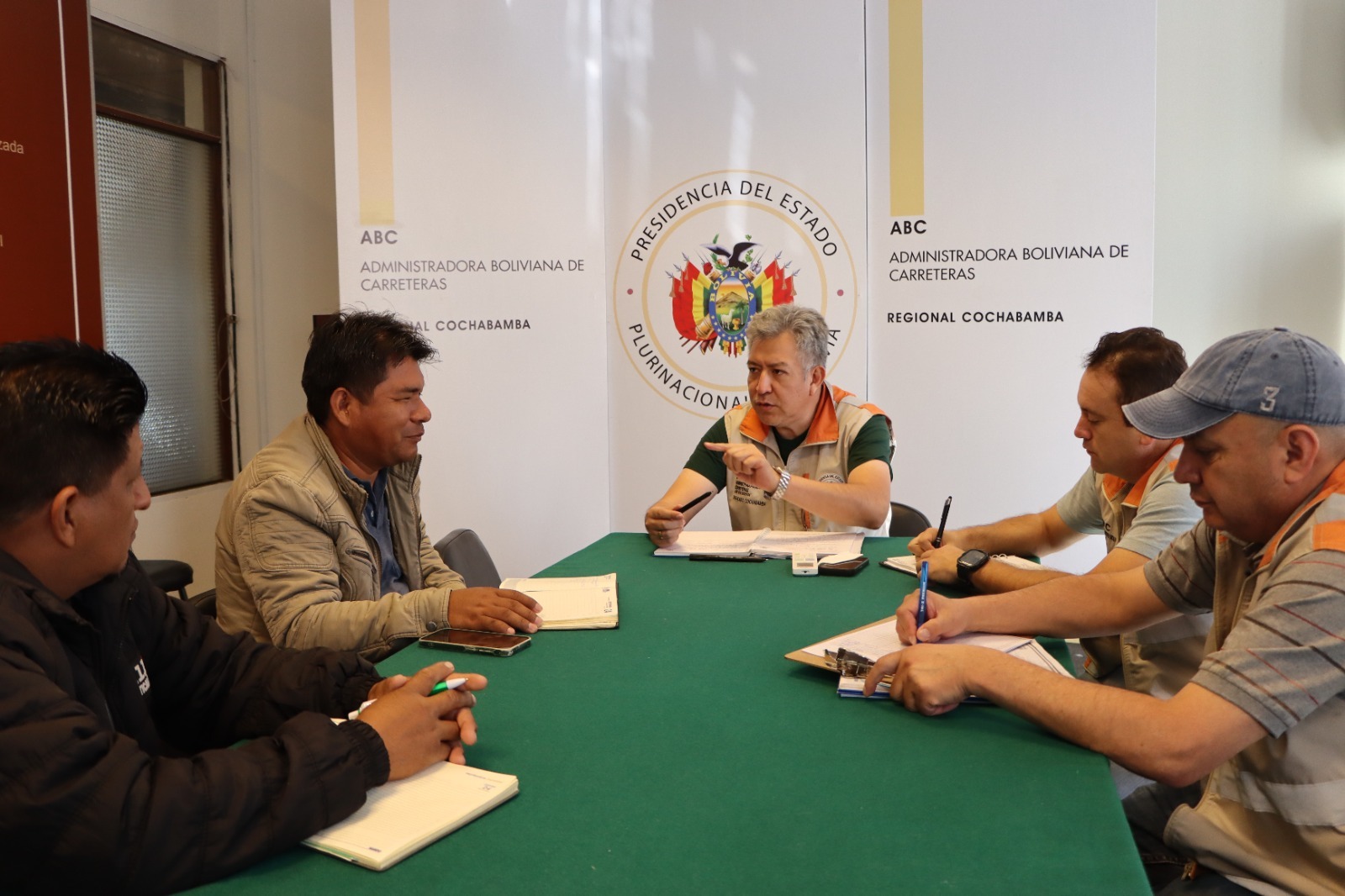 LA ABC Y LA ALCALDÍA DE SHINAHOTA COORDINAN INSPECCIÓN Y TRABAJOS PREVENTIVOS EN LA CARRETERA NUEVA A SANTA CRUZ – COCHABAMBA