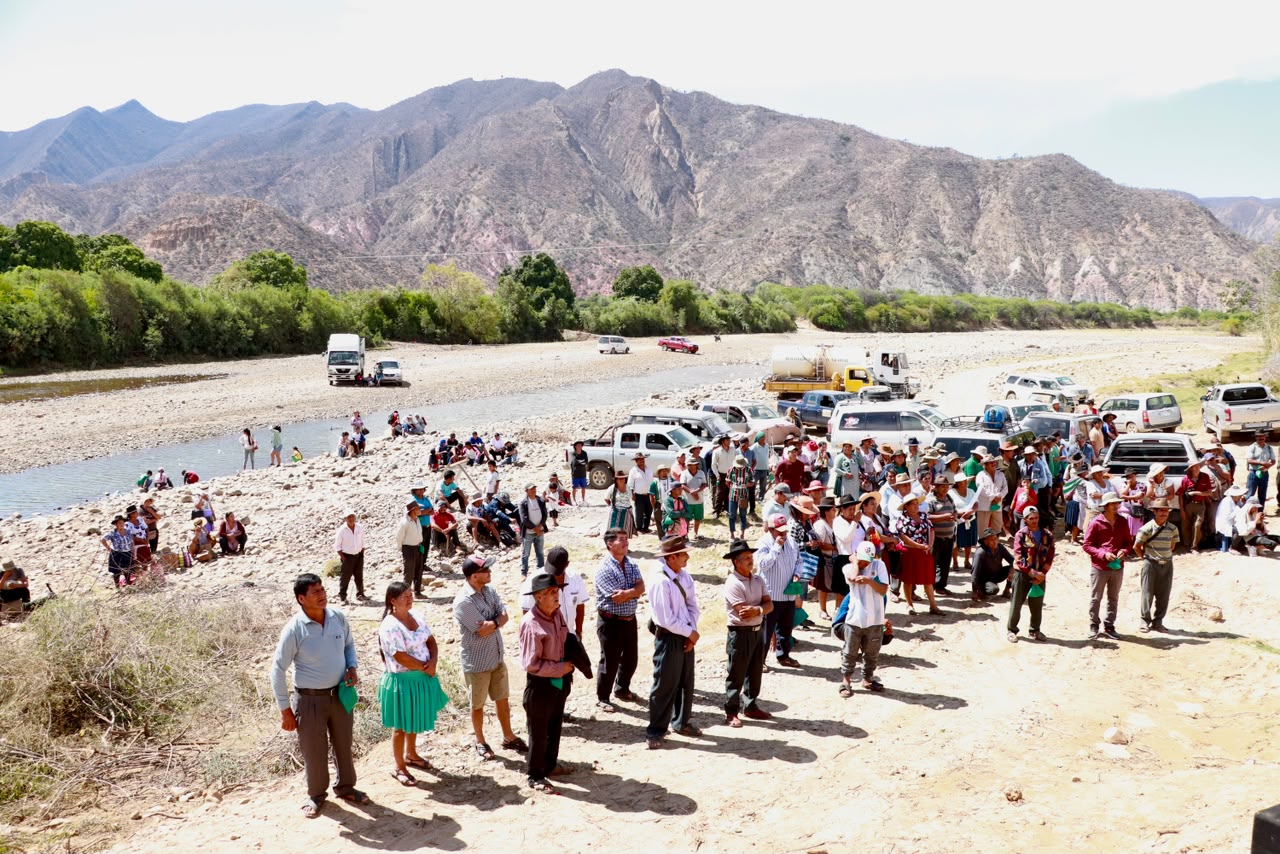 GOBERNADOR LEONARDO LOZA ENTREGA POZO DE AGUA QUE BENEFICIARÁ A 54 FAMILIAS EN OMEREQUE