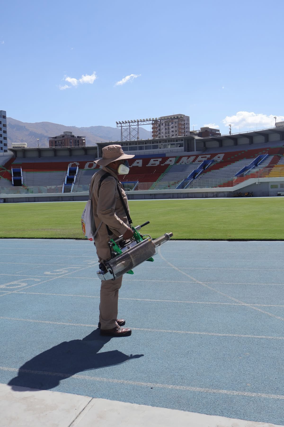 Dirección Departamental del Deporte consolida las labores de mantenimiento y fumigación en el Complejo Félix Capriles