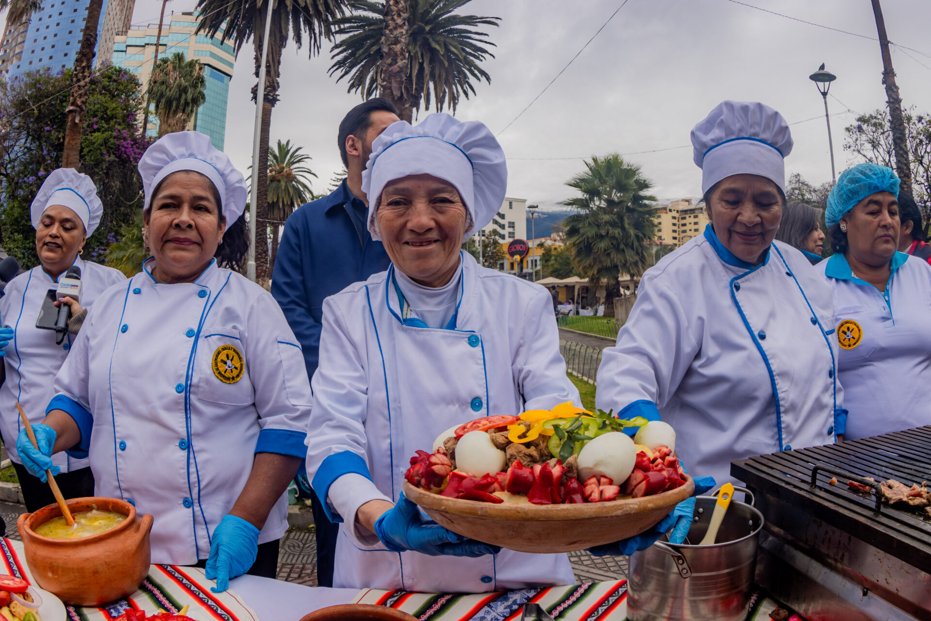 FERIA DEL PIQUE MACHO Y LA SOPA DE PAPAPICA EN EN AV BEIJING Y CAPITAN USTARIS