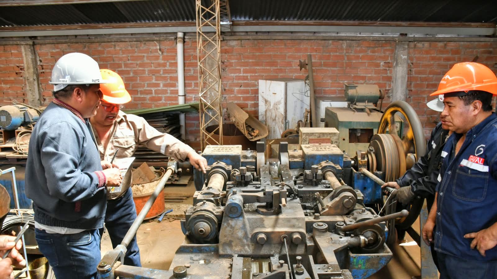 ALTA CALIDAD EN CLAVOS, MALLAS Y TODO EN PRODUCCION DE ALAMBRE SOLO EN EMPRESA GAVAL