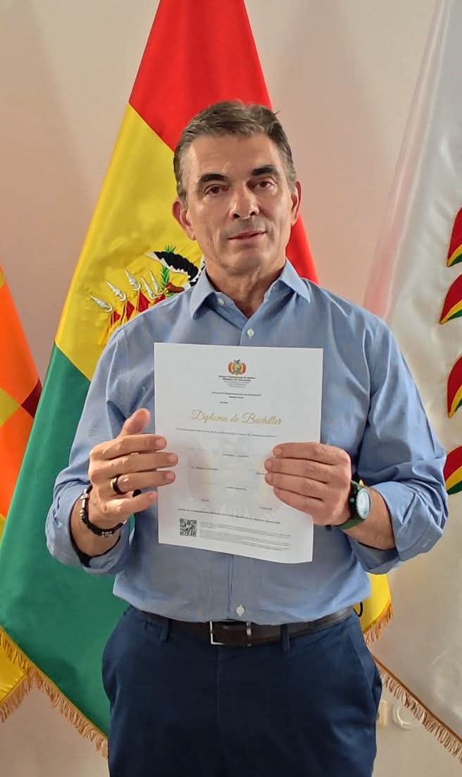 Rodrigo. Paz anuncia título gratuito para 221.000 bachilleres y elimina la legalización para ingresar a la universidad