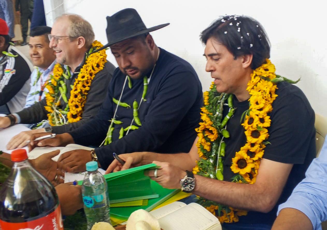 ¡Coordinación directa! Ministro Zamora dialoga con agropecuarios de Sipe Sipe