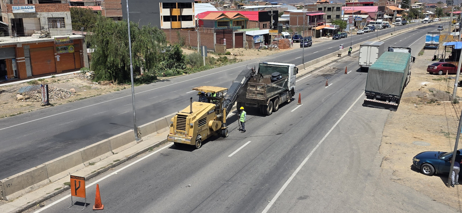LA ABC EJECUTA TRABAJOS DE BACHEO EN EL TRAMO SACABA – COLOMI PARA GARANTIZAR LA TRANSITABILIDAD Y LA SEGURIDAD VIAL EN COCHABAMBA