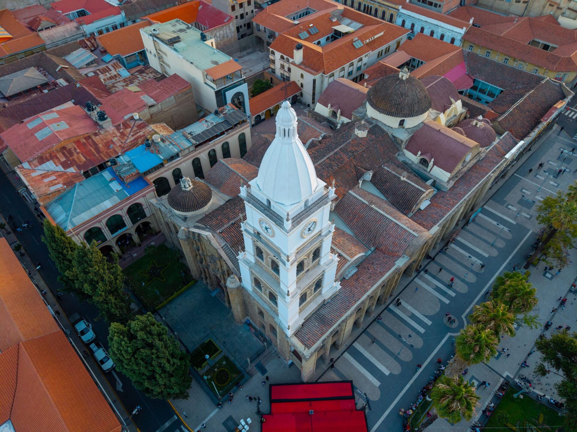 ALCALDÍA RESTAURA LA TORRE DE LA CATEDRAL METROPOLITANA DE COCHABAMBA