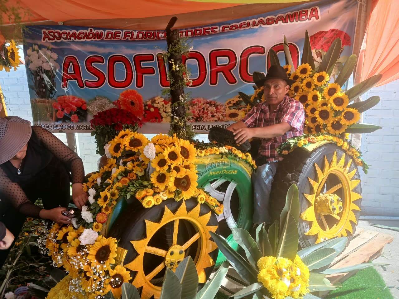 EL FESTIVAL DE LAS FLORES SE VIVIÓ CON MUCHO COLORIDO, FRAGANCIA Y ARTE EN QUILLACOLLO