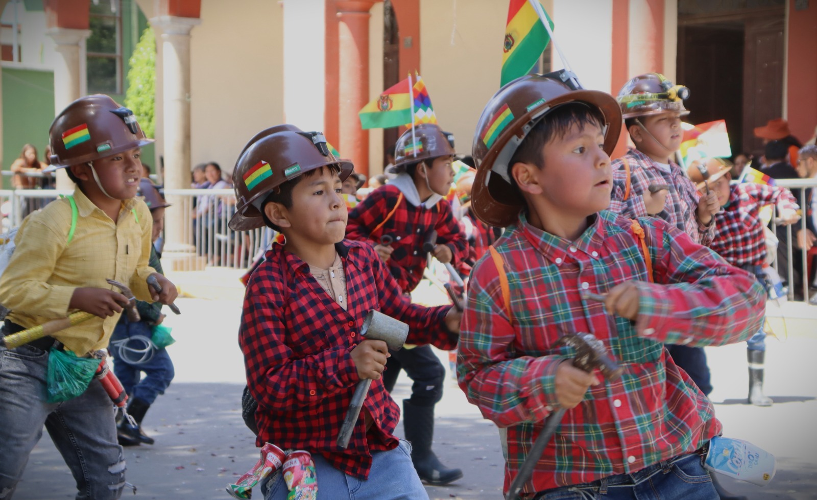 NIÑOS Y NIAS MUESTRAN FE Y DEVOCION EN ENTRADA AMPARITO 2026