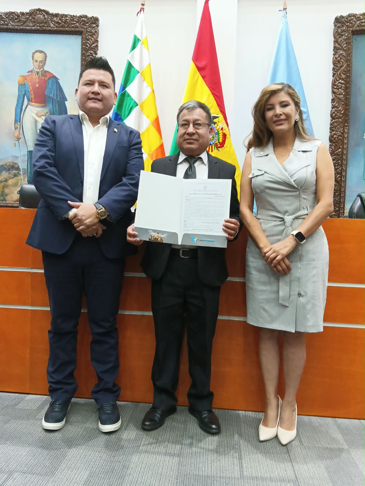 ASAMBLEA LEGISLATIVA Y COLEGIO DE ABOGADOS RECONOCEN LA LABOR DEL ABOGADO ANDRÉS GONZALES VALDIVIA