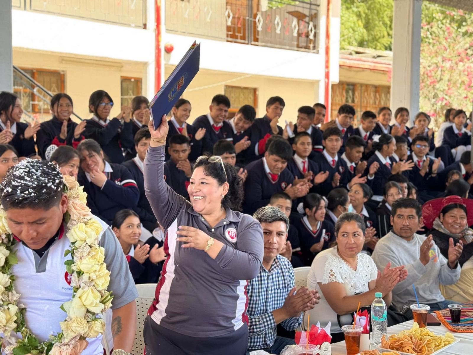ESTA DIA ES HISTORICO, ASEGURAMOS AHORA NUESTRA UNIDAD EDUCATIVA