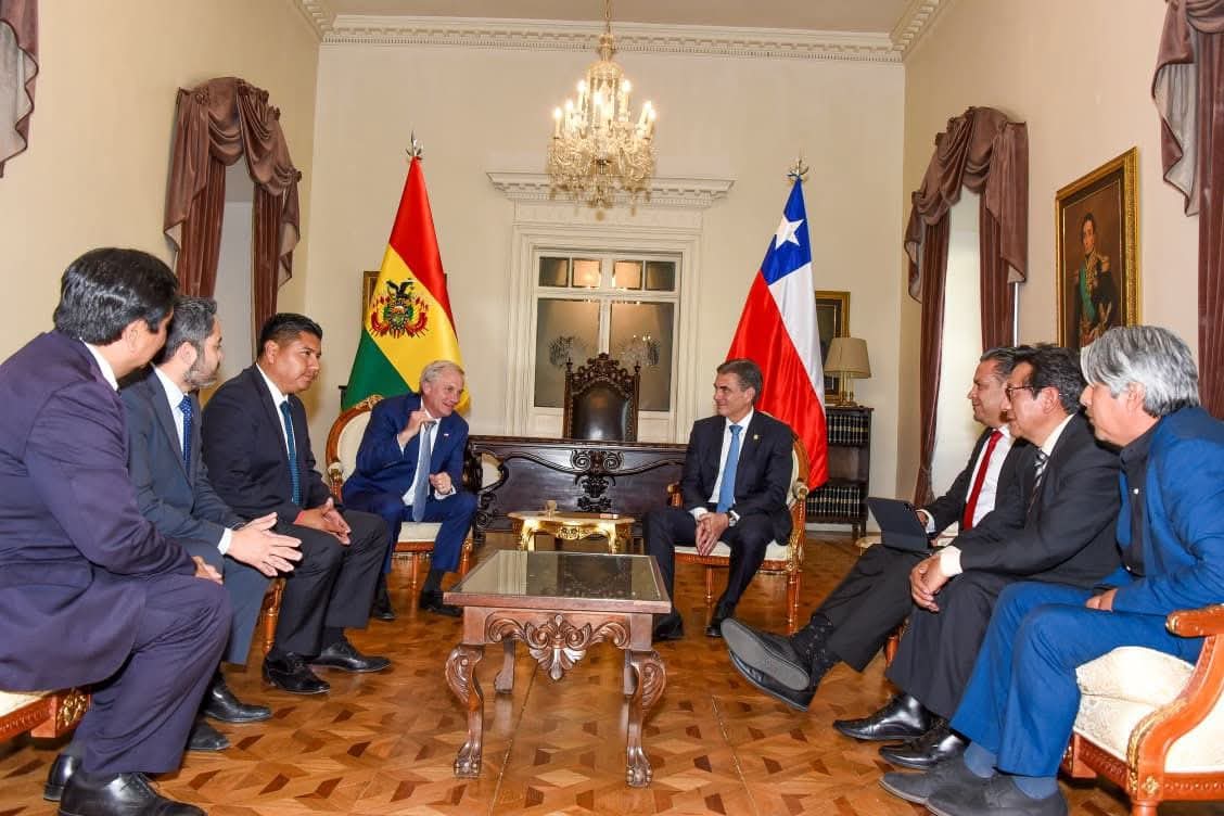 Los presidentes Paz y Kast se reunieron con gobernadores de regiones fronterizas para impulsar la integración y el desarrollo regional
